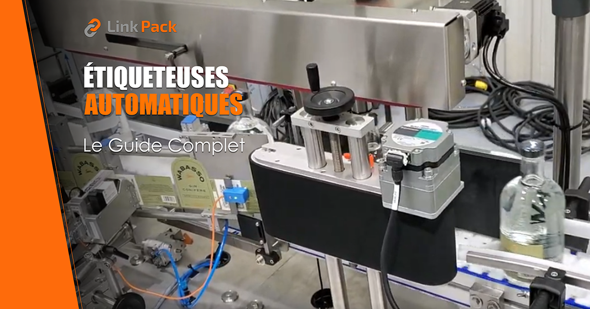 Étiqueteuse linéaire automatique appliquant des étiquettes pression sensitive sur des bouteilles en verre — fabriquée par Link Pack, Québec Canada